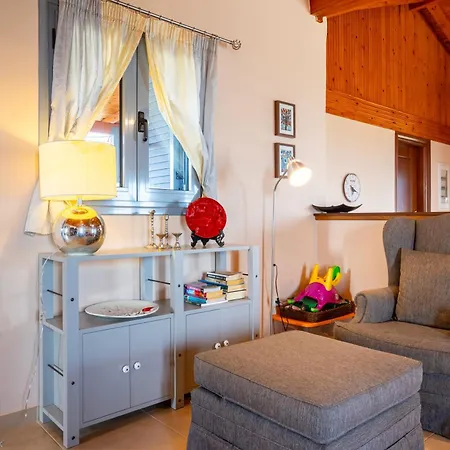 Villa Eleni - Private Pool Bliss Near Kardamili