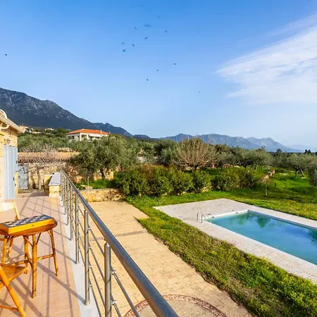 Villa Eleni - Private Pool Bliss Near Kardamili Ferienhaus