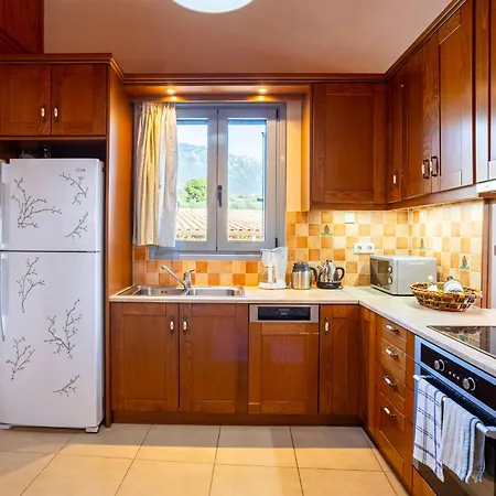 Villa Eleni - Private Pool Bliss Near Kardamili Proástion